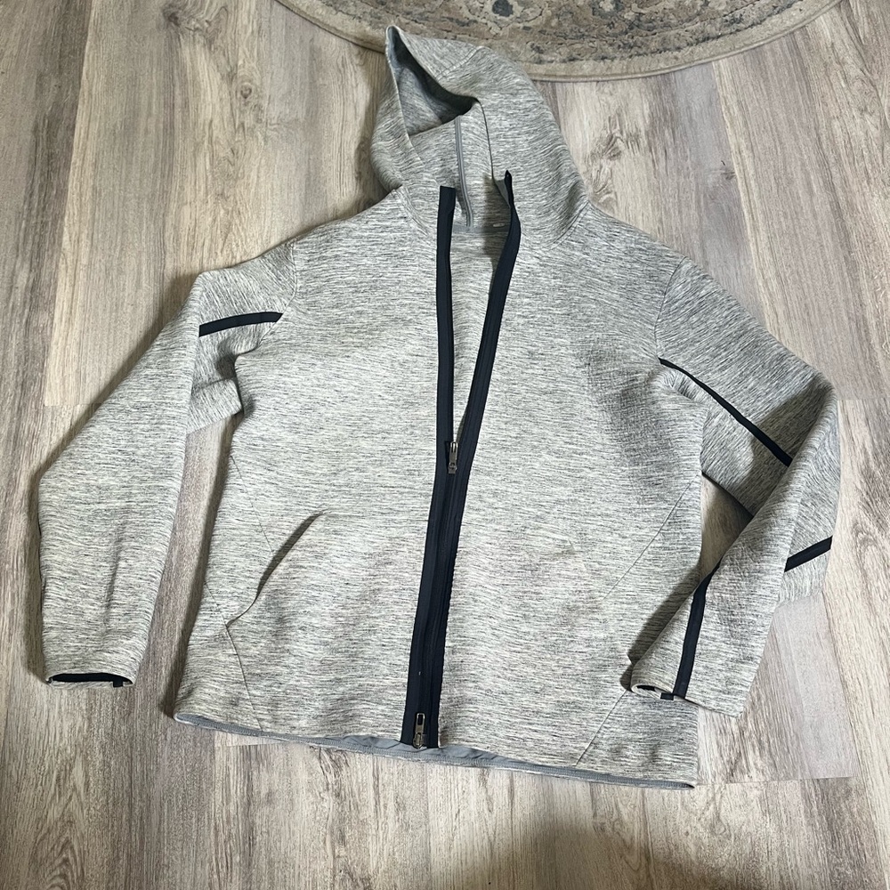 Lululemon - Picture 3 of 6